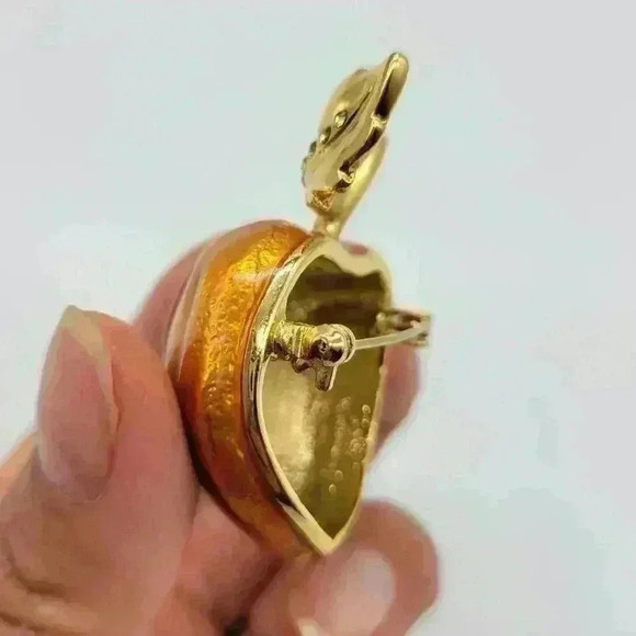 VTG Apple Pin BROOCH Enamel Gold Tone Teachers Gift - Picture 6 of 9